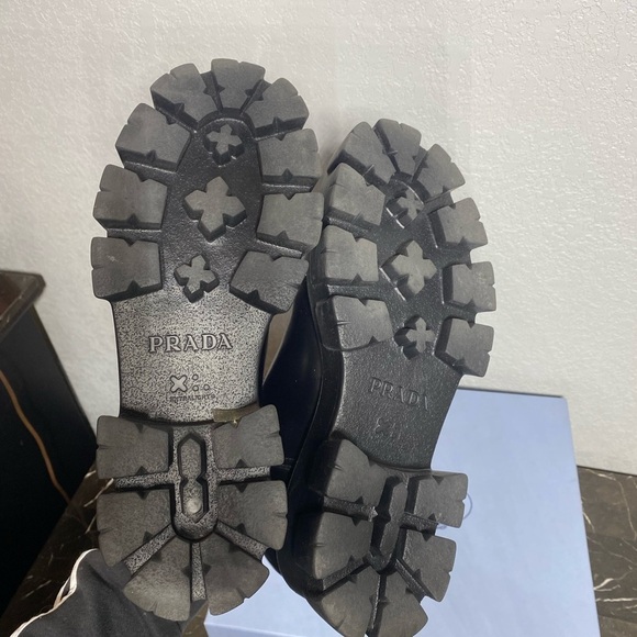 Prada monolith brushed leather chelsea boots - Picture 10 of 13